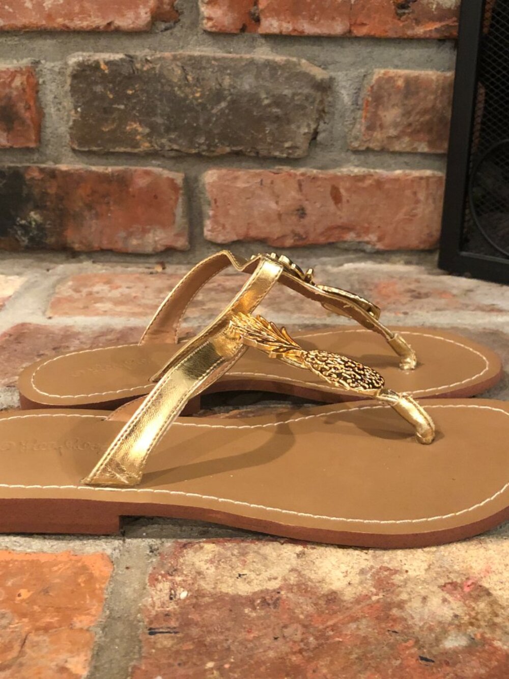 Lilly Pulitzer pineapple🍍gold sandals Size 7 - Picture 2 of 7